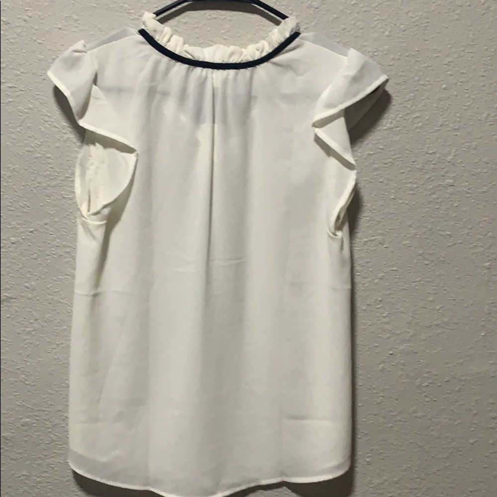 Cute blouse - Picture 2 of 3